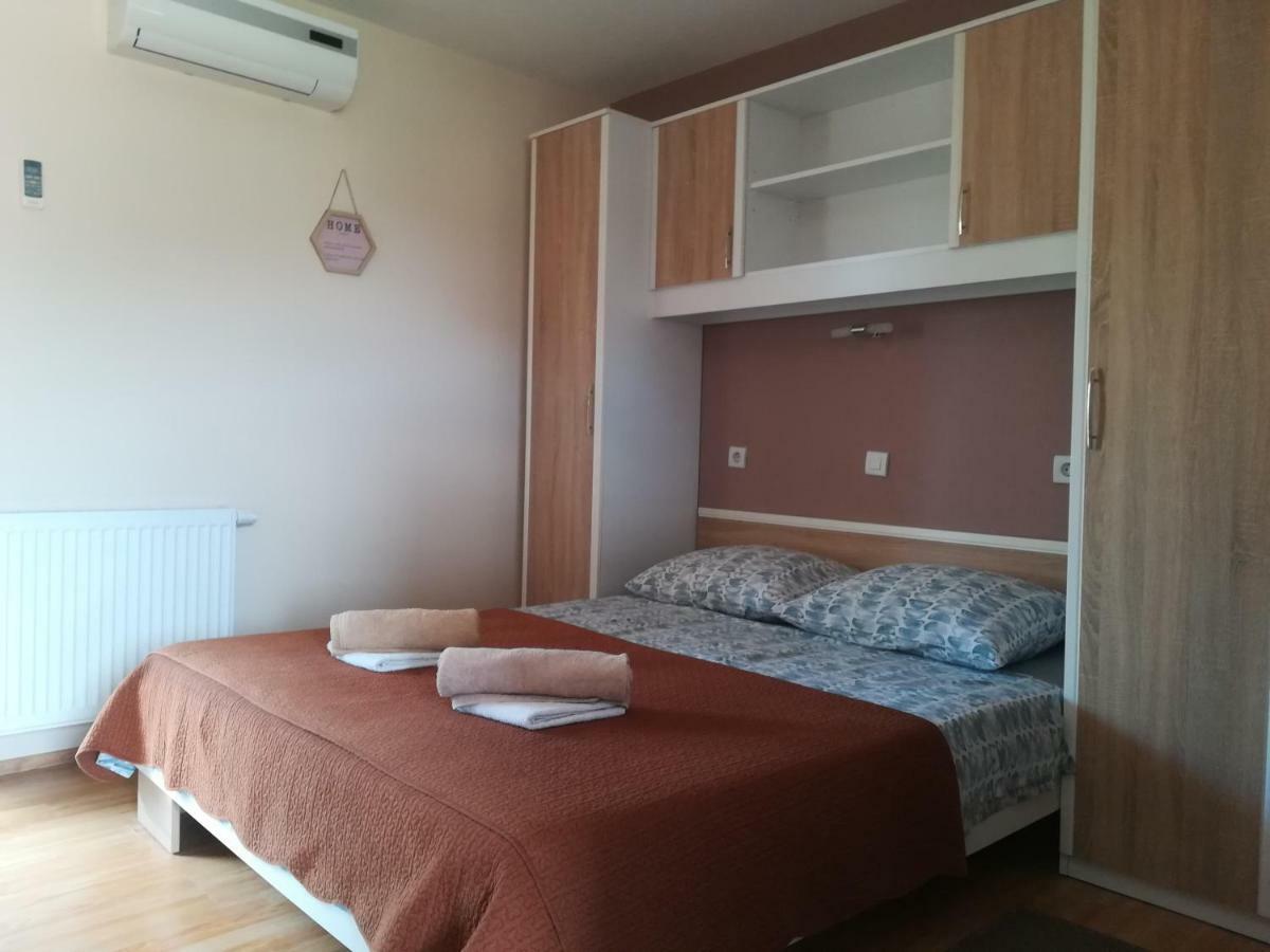 Apartments Vito Нин Екстериор снимка